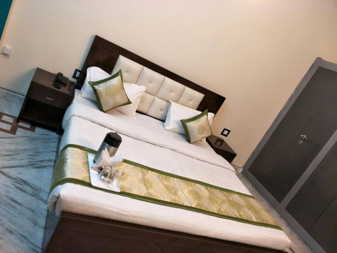 Surabhi Garden Inn Lucknow Exterior photo